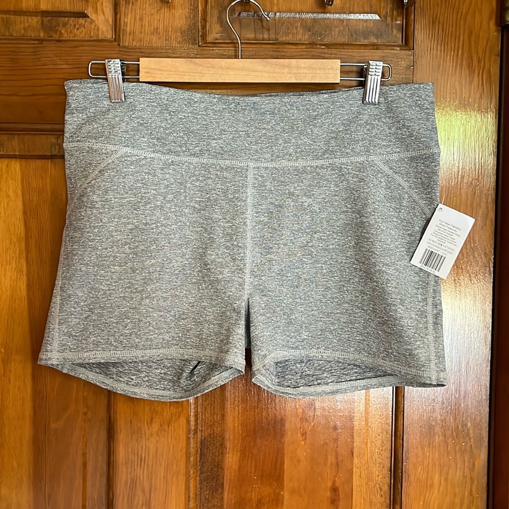 NWT Fabletics Moro Short Size XL